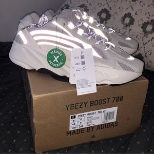 Yeezy boost 700 V2 Static